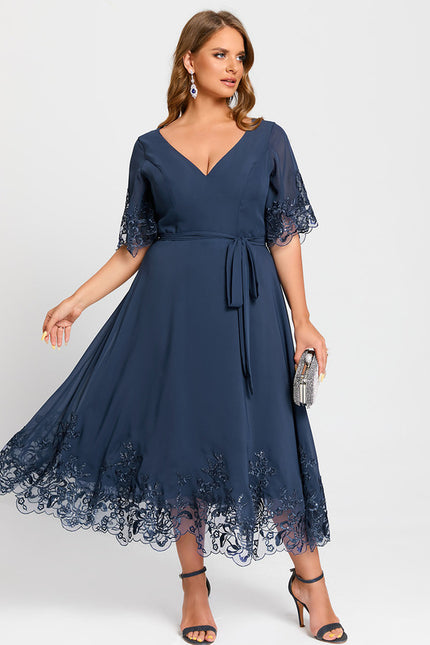 Robe de Soirée Longue Bleue En Dentelle Et Mousseline - gallery 9