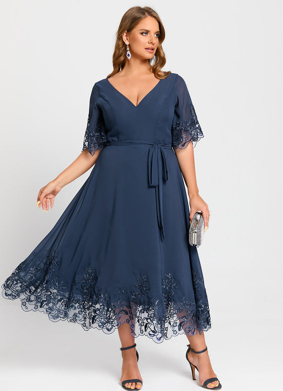 Robe de Soirée Longue Bleue En Dentelle Et Mousseline - gallery 9