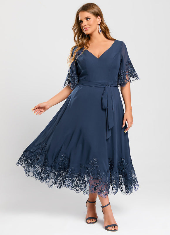 Robe de Soirée Longue Bleue En Dentelle Et Mousseline - gallery 8