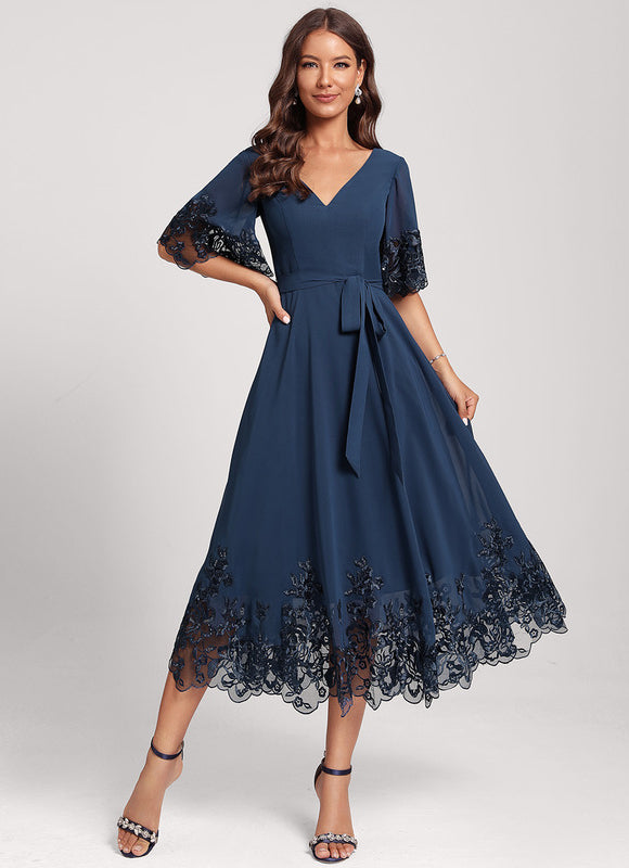 Robe de Soirée Longue Bleue En Dentelle Et Mousseline - gallery 2