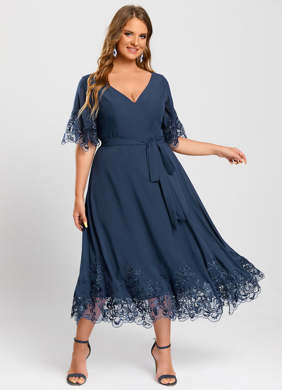 Robe de Soirée Longue Bleue En Dentelle Et Mousseline - gallery 7