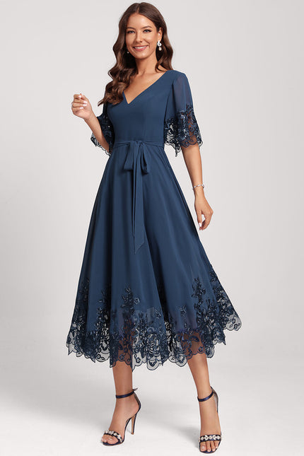 Robe de Soirée Longue Bleue En Dentelle Et Mousseline - gallery 1