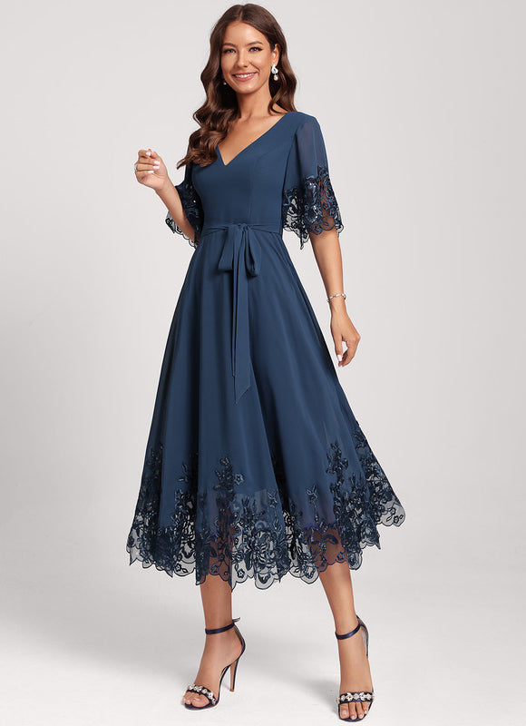 Robe de Soirée Longue Bleue En Dentelle Et Mousseline - gallery 1
