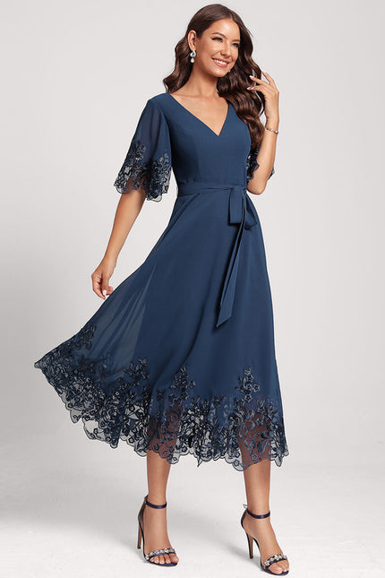 Robe de Soirée Longue Bleue En Dentelle Et Mousseline - gallery 3